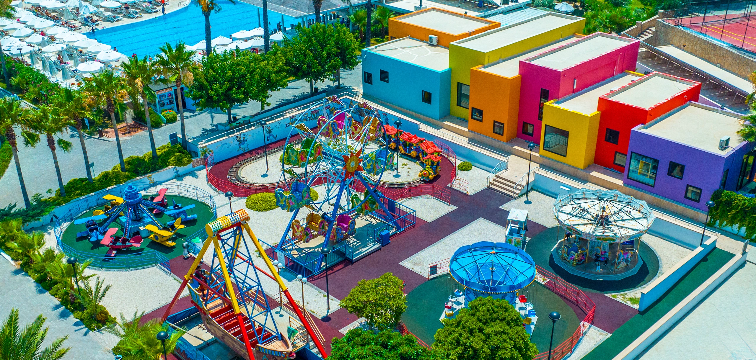 Jahrmarktsvergnügen jeden Abend — Ein echter Freizeitpark im Hotel