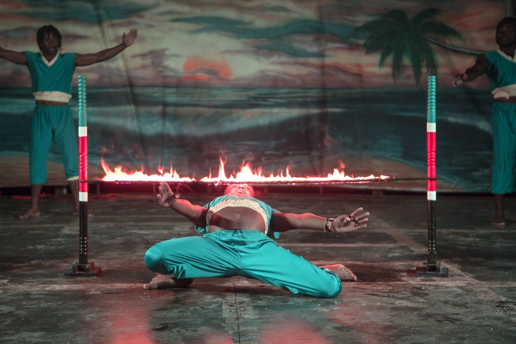 Live-Auftritte, Musik und Tanz — Die Nacht endet nie im Acapulco Resort