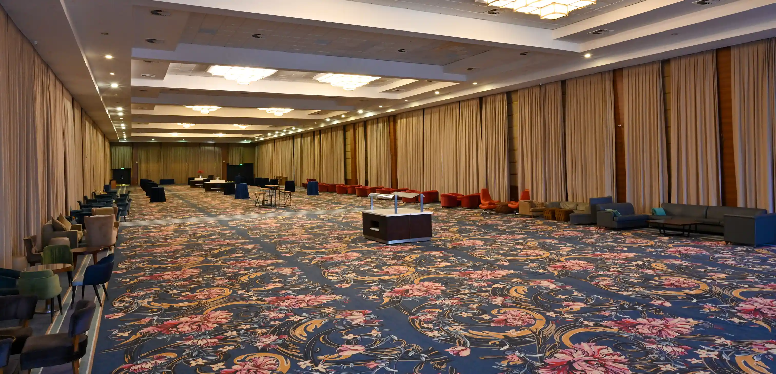 Panorama Saal — Ein prestigeträchtiges Kongresserlebnis für 1.700 Gäste mit Meerblick