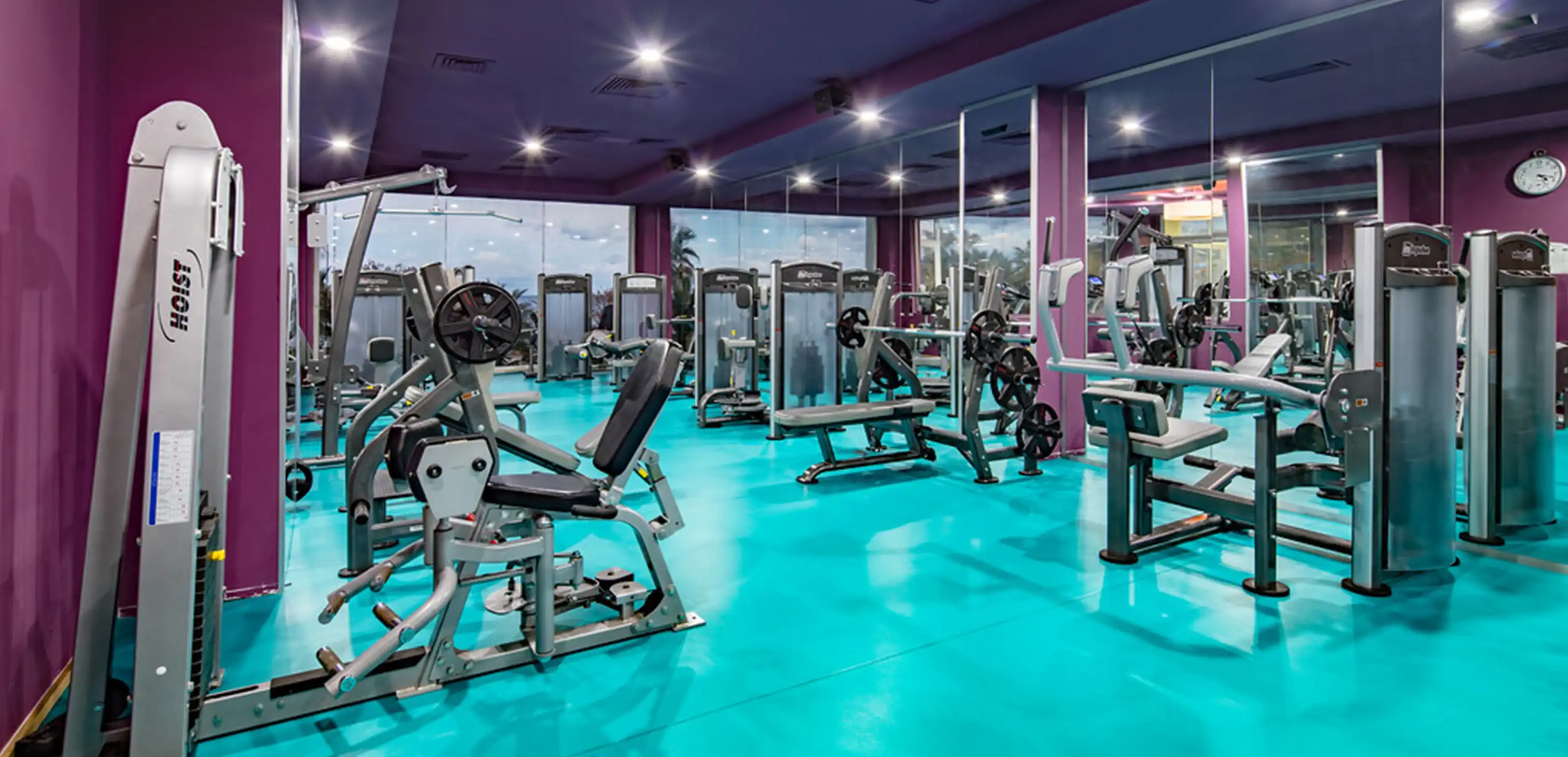 Fitnesscenter — Moderne Geräte, persönlicher Freiraum und eine Morgenroutine voller Zypernsonne