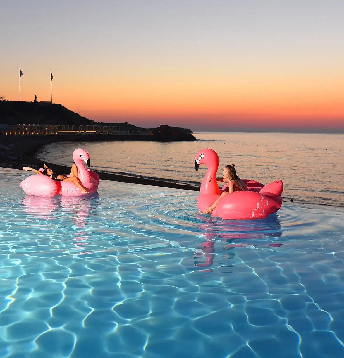 INFINITY POOL